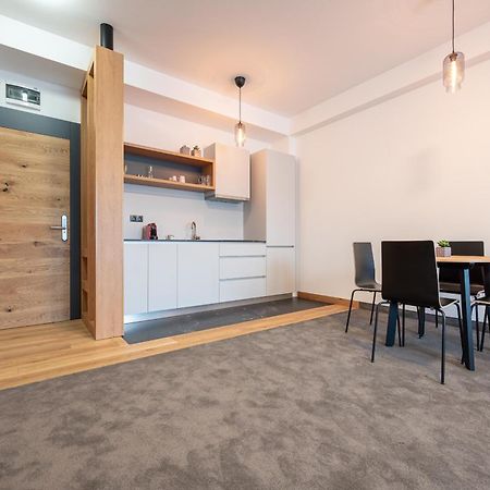 Calvin Aparthotel Oradea Rum bild