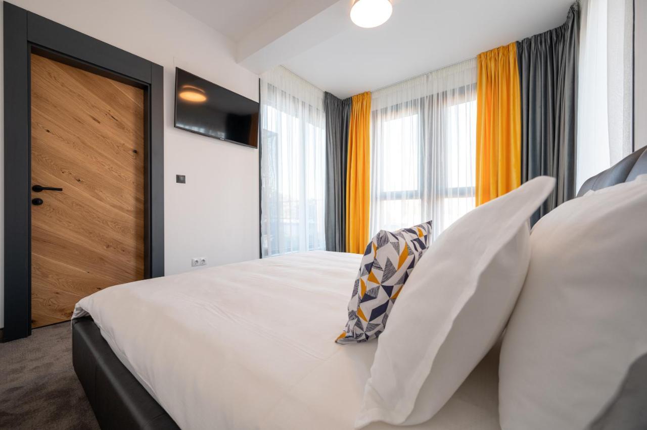 Calvin Aparthotel Oradea Exteriör bild