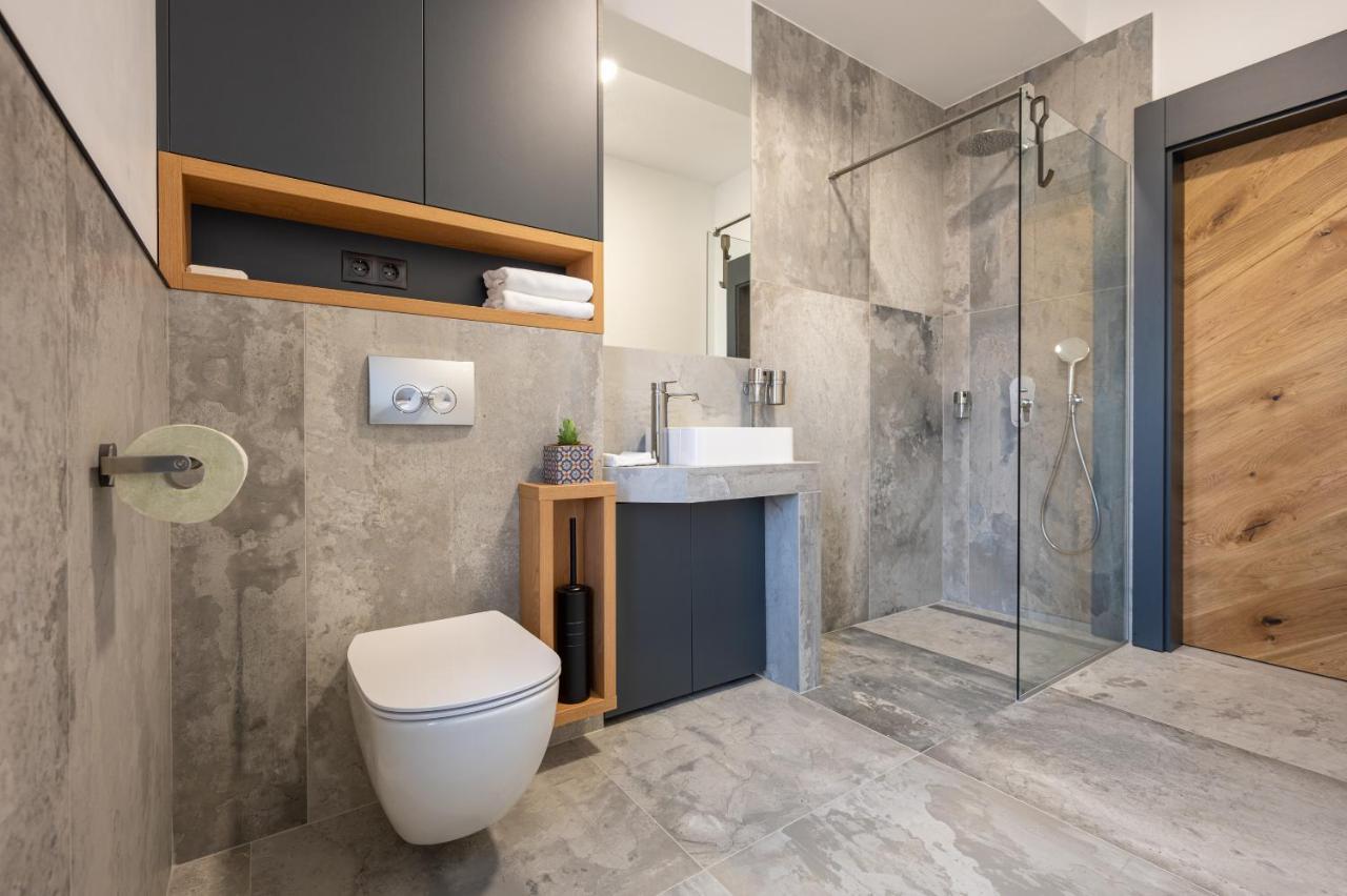 Calvin Aparthotel Oradea Exteriör bild