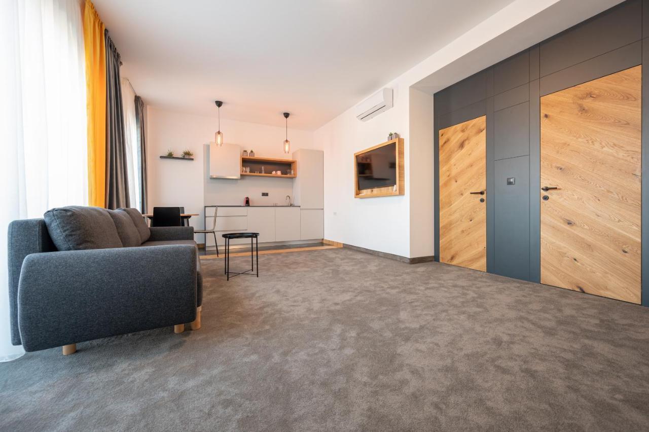 Calvin Aparthotel Oradea Exteriör bild