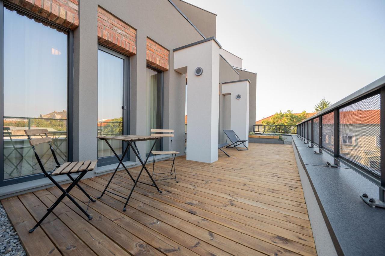Calvin Aparthotel Oradea Exteriör bild