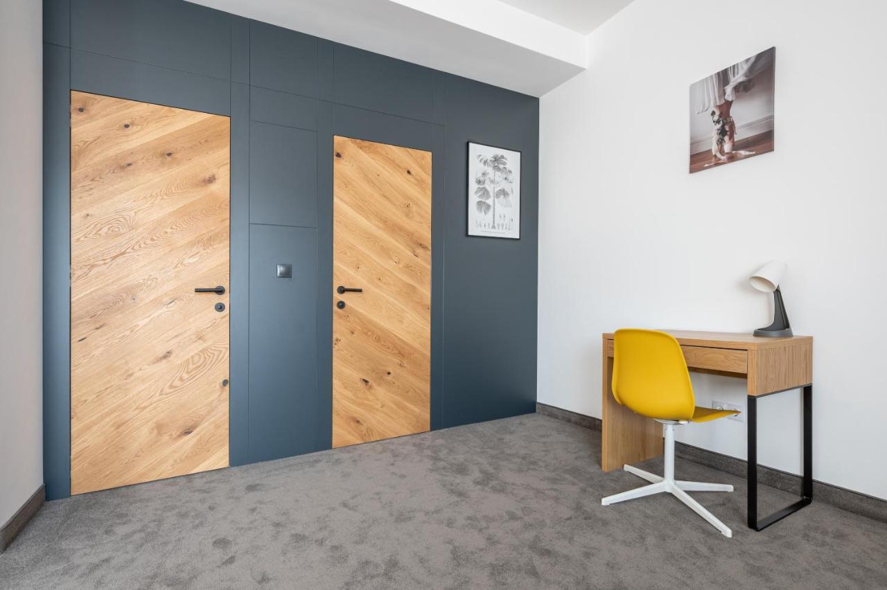 Calvin Aparthotel Oradea Exteriör bild