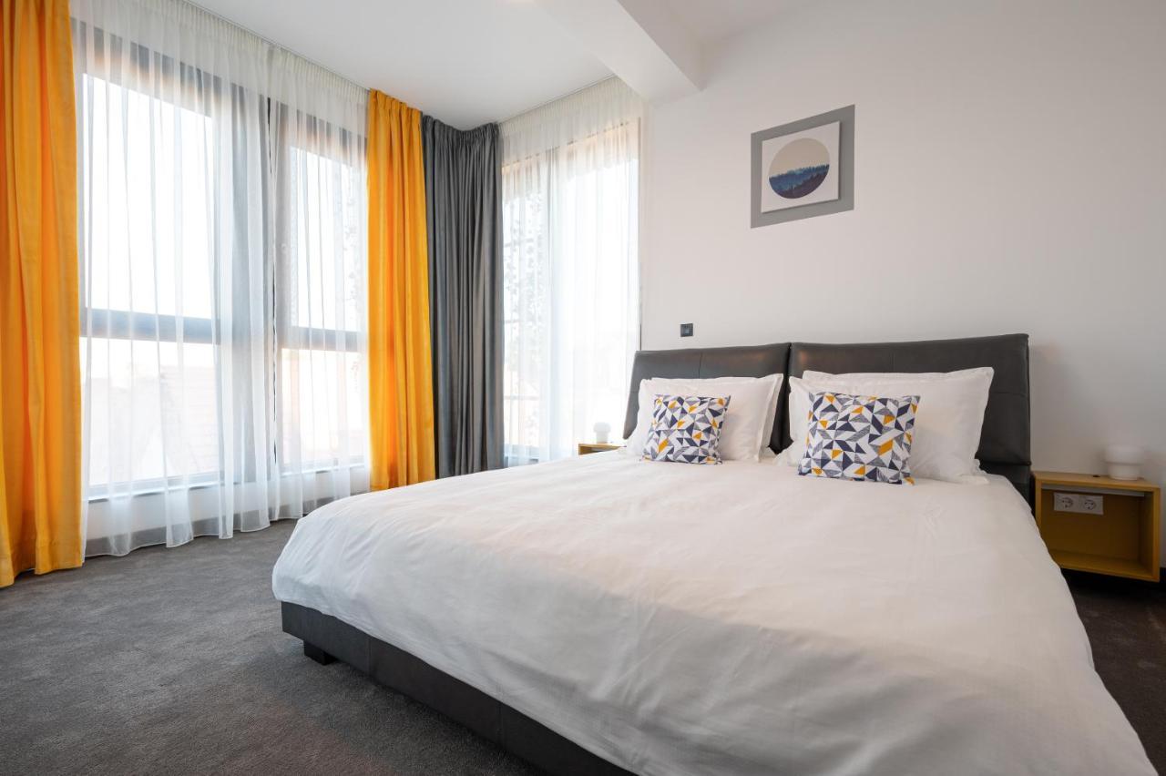Calvin Aparthotel Oradea Exteriör bild