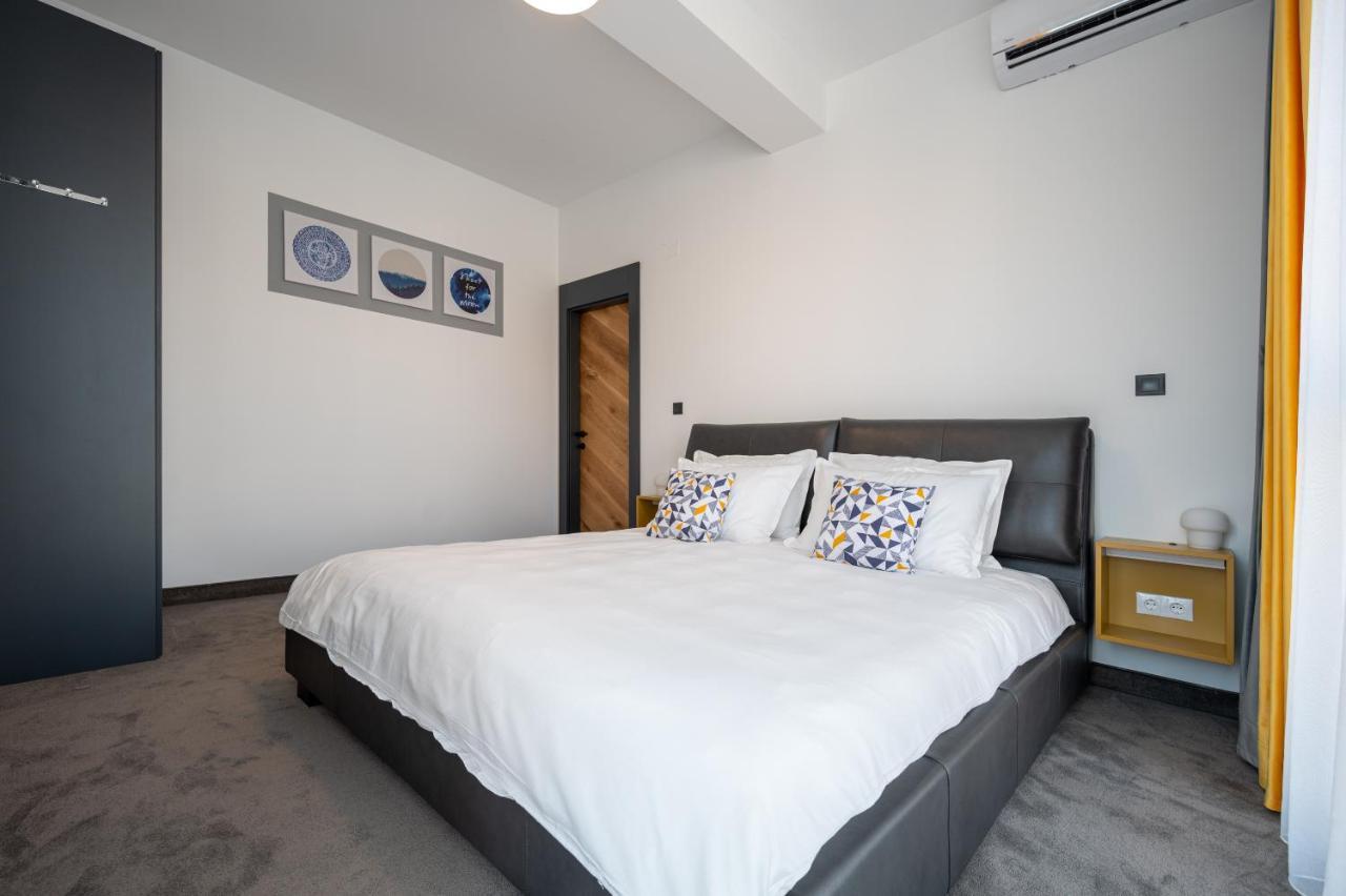 Calvin Aparthotel Oradea Exteriör bild