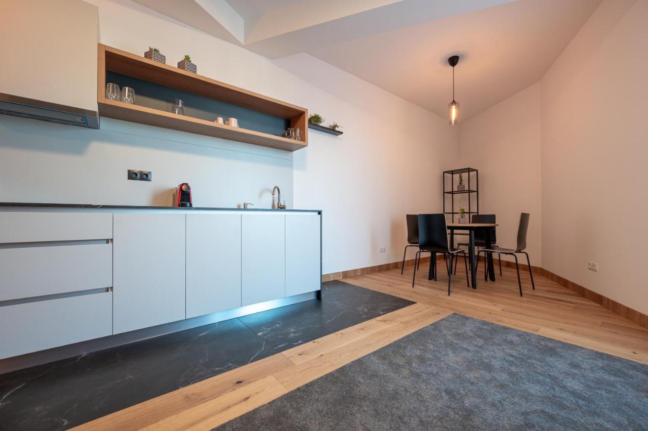 Calvin Aparthotel Oradea Exteriör bild