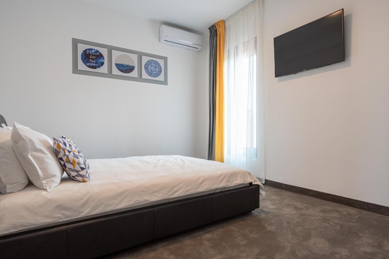 Calvin Aparthotel Oradea Exteriör bild