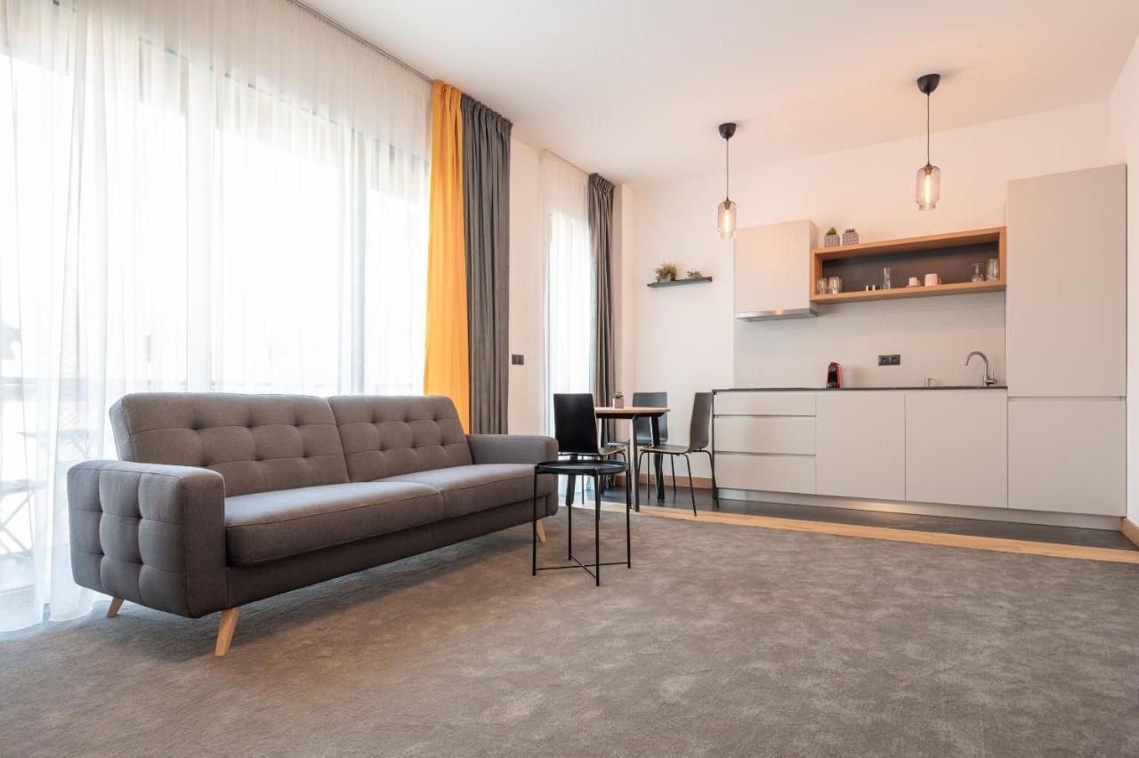 Calvin Aparthotel Oradea Exteriör bild