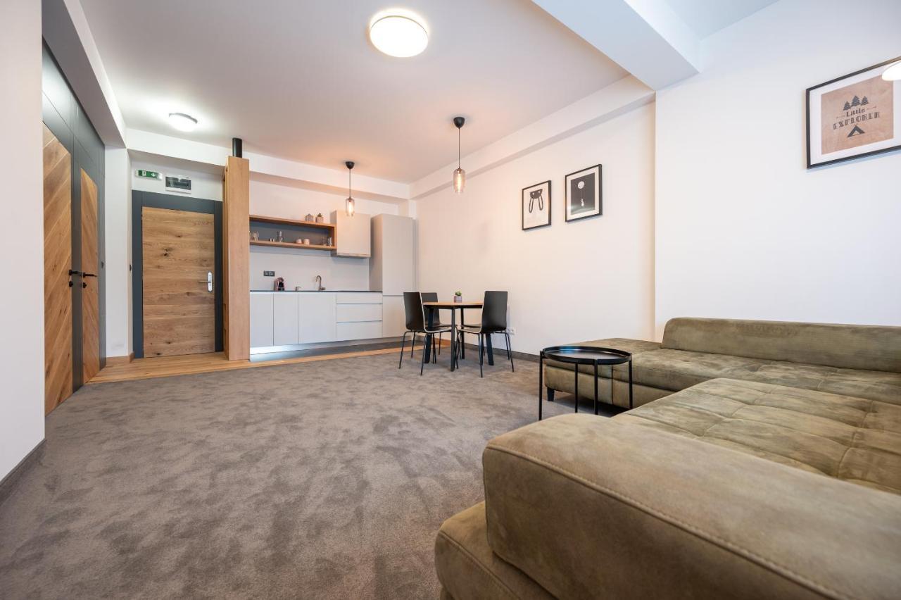 Calvin Aparthotel Oradea Exteriör bild