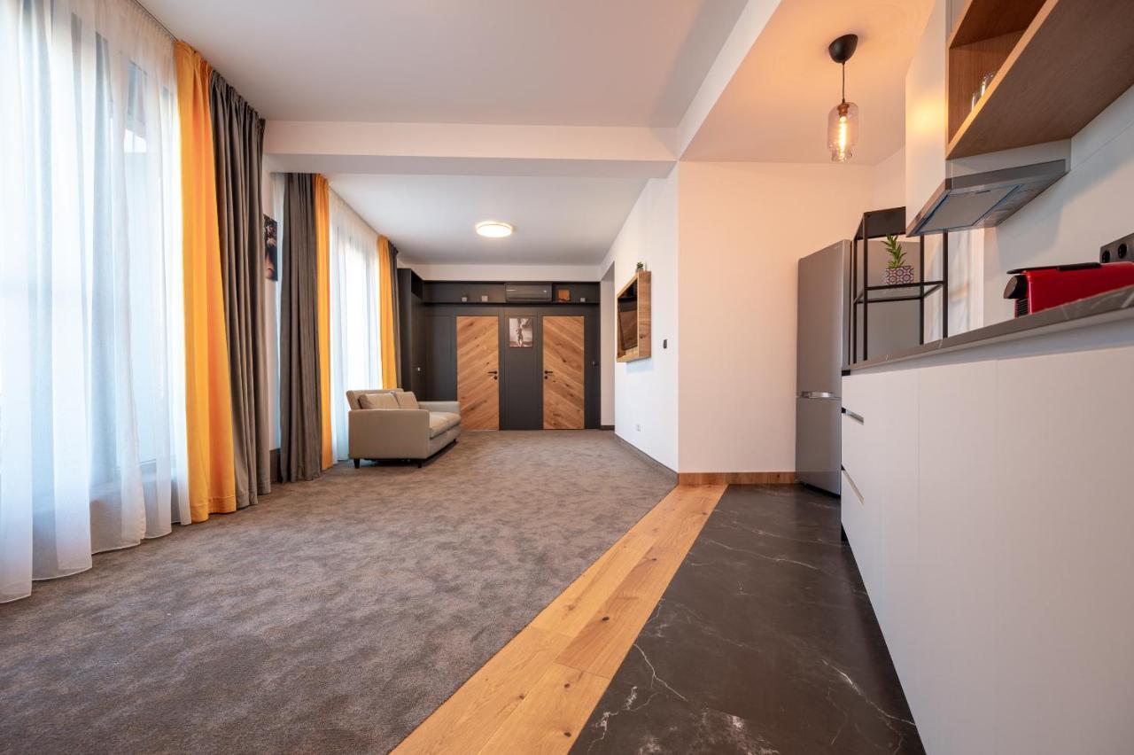 Calvin Aparthotel Oradea Exteriör bild