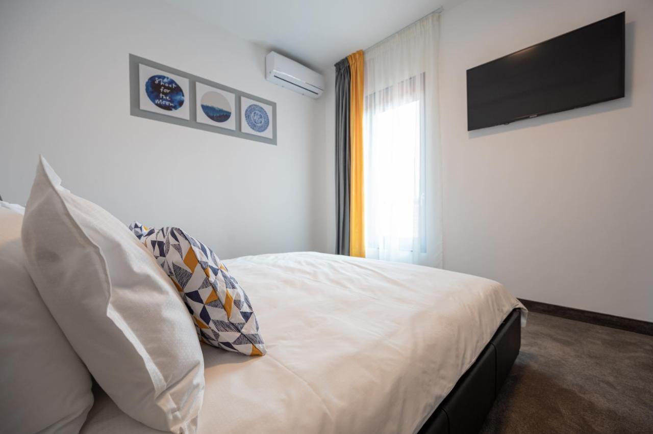 Calvin Aparthotel Oradea Exteriör bild