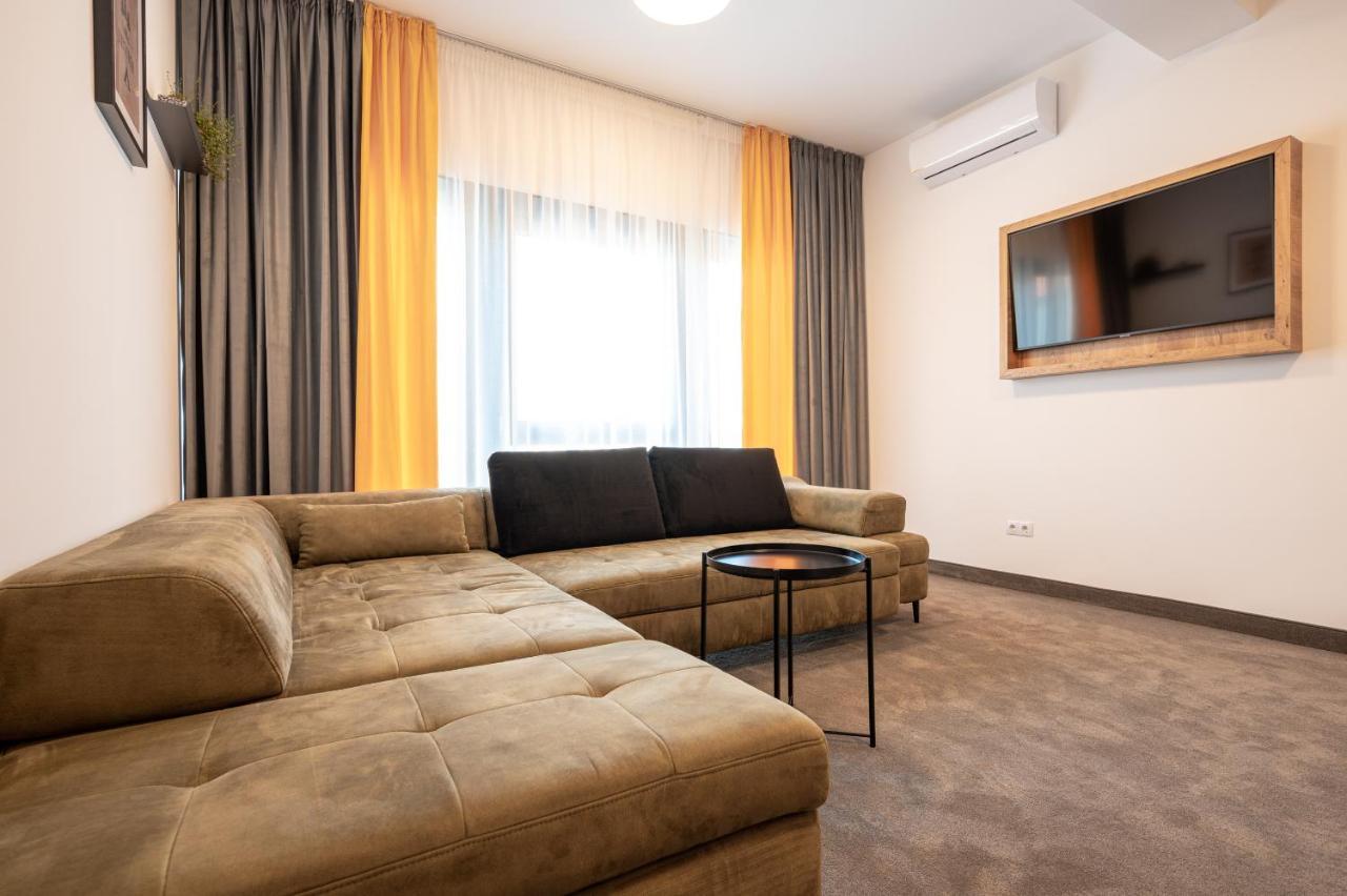 Calvin Aparthotel Oradea Exteriör bild