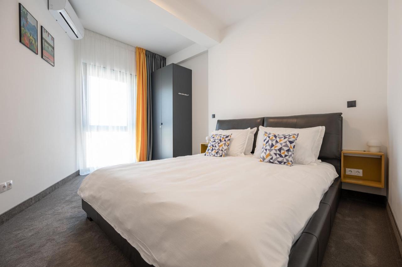 Calvin Aparthotel Oradea Exteriör bild