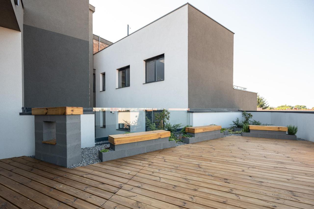 Calvin Aparthotel Oradea Exteriör bild