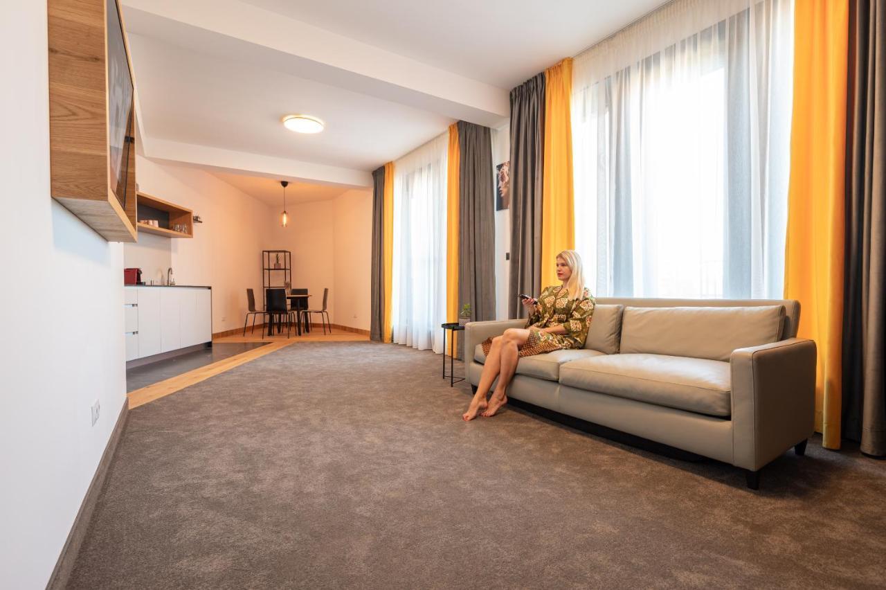 Calvin Aparthotel Oradea Exteriör bild