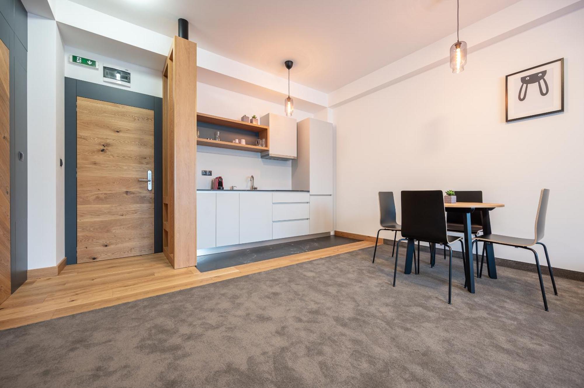 Calvin Aparthotel Oradea Rum bild
