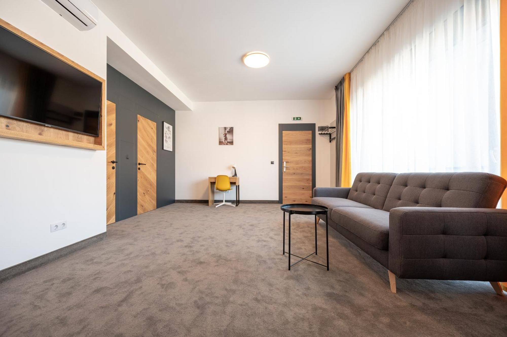 Calvin Aparthotel Oradea Rum bild